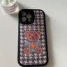 吟悦 适用苹果13/pro/max手机壳 iPhone新款卡通13mini全包镜头防摔网红硅胶皮纹软壳毛衣熊女款 (炫酷黑)毛衣熊黑-贈保护膜 苹果13promax 实拍图