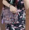 东选中老年人妈妈休闲新款印花尼龙布包斜背包斜挎包女帆布包女包 地图色 实拍图