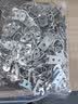 八千城【10个装】金属相框暗挂装饰画挂扣画框挂钩挂婚纱照吊环挂画螺丝 银大吊环（10个装+螺丝） 实拍图