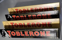 三角（Toblerone）亿滋瑞士三角进口牛奶葡萄干白黑巧克力含蜂蜜巴旦木糖100g*4条 黑巧2+葡萄干/白巧各1组合装400g 实拍图