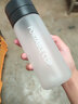 塑料杯男女学生情侣便携大容量水杯 简约清新运动带茶网随手杯子 黑色600毫升（磨砂） 单杯 实拍图