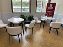 圣森源 休闲桌椅组合洽谈桌椅组合现代会客接待桌椅4s店奶茶店小圆桌椅 白皮椅+白石根圆桌 一桌四椅 配80cm圆桌 实拍图