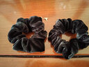 AiChoice气质绒布发圈职业头花发绳韩国头绳天鹅绒头饰扎马尾大号盘发皮筋 黑色2件（小号） 实拍图