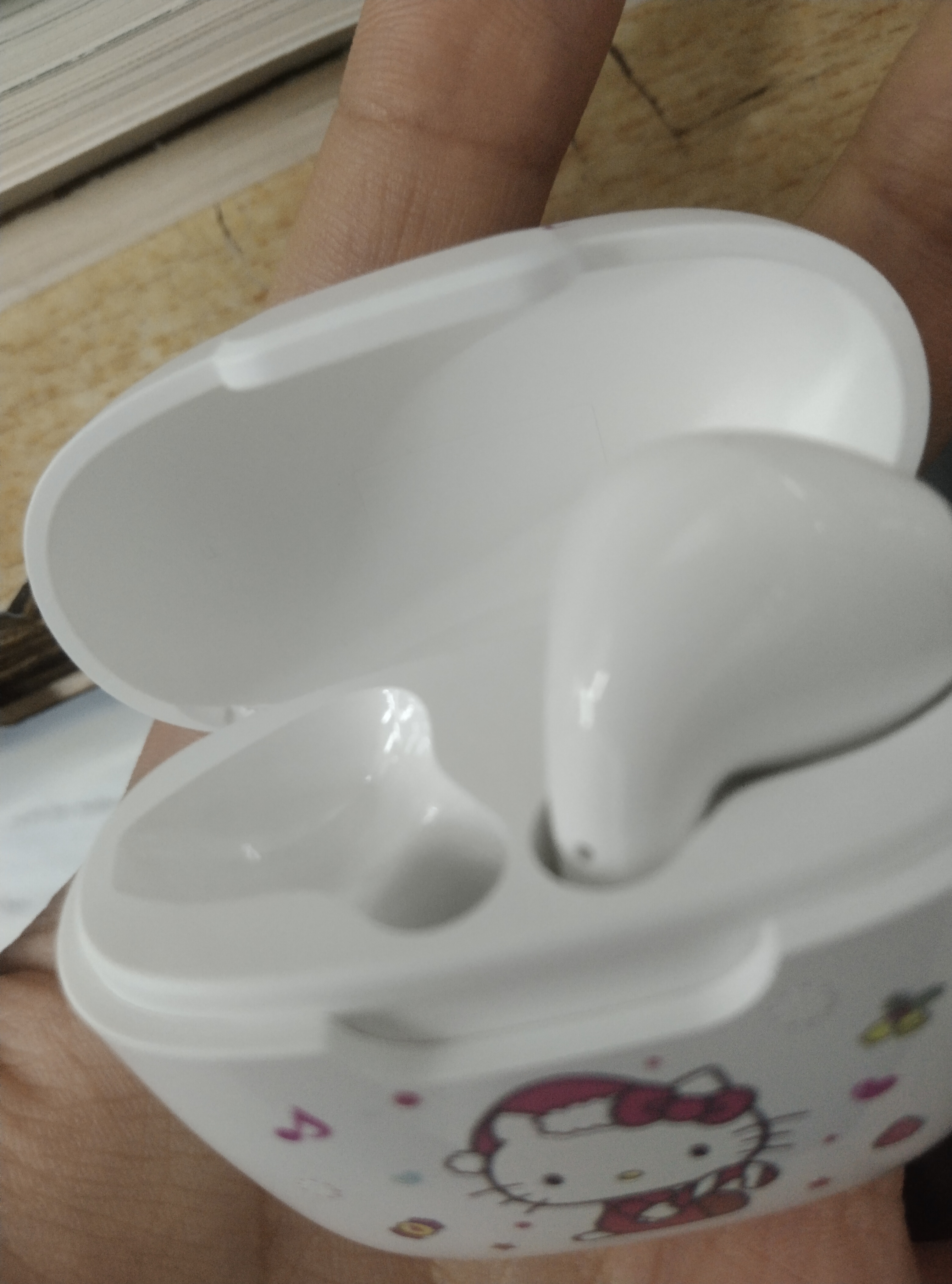 三丽鸥Hello Kitty蓝牙耳机半入耳式无线超长续航大电量HIFI音质通话降噪蓝牙5.3运动耳机适用华为苹果 白色凯蒂猫【蓝牙5.3+音画同步】 实拍图