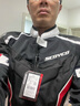 赛羽（SCOYCO）摩托车通勤赛车服骑士防摔机车夏季骑行服套装男款摩托车骑行装备 JK329上衣（白色）CE级防护 大面积网眼透气 L 实拍图