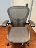 赫曼米勒（HERMAN MILLER）美国品牌 99成新二代赫曼aeron原装二手人体工学椅电脑椅 整椅发货 质保十二年 久坐护腰办公椅电脑椅 碳灰色（大号+尼龙脚） 送头枕 实拍图
