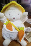 海湾兔Bunnies 小羊围兜治愈公仔玩偶七夕情人节礼物毛绒玩具女生日礼物 824158 黄色系胡萝卜围兜 含羊 17cm 实拍图