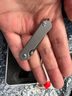 傲斯 钛合金迷你小刀EDC口袋随身日用折叠刀钥匙扣便携防身粉末钢刀具居家开箱户外工具刀高硬度礼品折刀 钛色 实拍图
