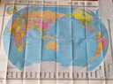 新版 世界地图（大尺寸1.495米*1.068米 行政区划版墙贴 世界政区 大幅面地图贴图 盒装折叠 外中对照 中英文）   实拍图