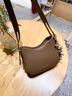 viney牛皮马鞍包包女包新款斜挎包品牌单肩生日礼物送女友老婆 【咖色】高级感实用腋下包 轻奢百搭时尚休闲水桶包 实拍图