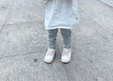 戴维贝拉（DAVE＆BELLA）女童打底裤儿童休闲裤女宝宝弹力裤洋气幼儿长裤春季新款童裤 灰色【现货】 100 cm（建议身高90-100cm） 实拍图
