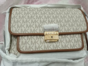 MICHAEL KORS礼物送女友MK女包BRADSHAW老花斜挎包 中号 香草白/橡果棕 实拍图