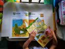 公文式教育：我的第一本贴纸书动物乐园2-6岁 玩游戏辩方位 幼儿早教启蒙书儿童贴纸游戏书学前左右脑开发训练 益智游戏手工书 安静书  实拍图