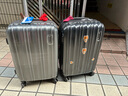莎米特行李箱大容量可扩容 德国进口纯PC材质静音万向轮旅行拉杆箱PC154 黑色【可扩容】 22英寸 【中短途59L 需托运】 实拍图