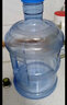 润谦纯净水桶食品级矿泉水桶瓶QS家用塑料饮水机桶装螺纹盖手提打水桶 精品：7.5L【小圆口】 实拍图