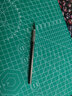 得力切割垫板大号切割板工具垫刻板手工垫板美工雕刻板裁纸板刻纸裁剪板切割版刻度板工作板文教文化 A4绿色切割垫板+30°角美工刀 实拍图