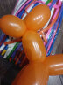 富居FOOJO魔术长条气球100只儿童生日圣诞节元旦装饰布置婚庆派对魔法卡通编造型长条形气球 彩色 含打气筒 实拍图