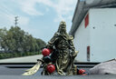 明昉汽车摆件中控台关公新款创意关羽武财神车内饰品男士车载摆件香水 升级加大铜色款+貔貅转运珠 实拍图
