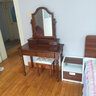 Nymphaea L.美式实木梳妆台凳卧室套装现代简约欧式小户型复古化妆台化妆桌胡桃色出租房 胡桃色 0.8米桌+镜台 实拍图