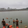 浪姿 跟屁虫游泳包 浪资储物游泳用的跟屁虫第四代双气囊漂流袋浮漂装备 M-28升(适合140斤左右) 实拍图