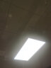 雷士照明（NVC）LED集成吊顶灯 厨卫灯平板灯天花板铝扣板面板厨房灯卫生间灯嵌入式 300*600 雾银-暖白光24W 实拍图
