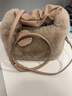 伊梵络 质感毛绒手提包包女2024新款时尚秋冬毛毛包百搭小众链条斜挎包 浅卡其 实拍图