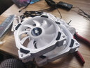 美商海盗船 (USCORSAIR) LL120 RGB 白色 3颗装 120mm风扇/带控制器/炫彩灯光/软件控制 实拍图