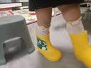 洁百纳（JIE BAI NA）儿童雨鞋男童女款防滑轻便宝宝低筒防水雨靴幼儿园胶鞋雨衣套装 黄恐龙 内长15厘米比脚长大2厘米左右拍 实拍图