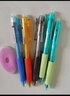 晨光（M&G） 热可擦笔3-5年级中性笔笔芯摩易檫磨魔力优握可擦水笔可爱卡通男女小学生0.5黑晶蓝色 黑色6支 拔帽 笔杆随机（B7501） 实拍图