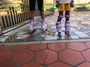 捷豹溜冰鞋儿童轮滑鞋男女初学者旱冰鞋可调滑冰鞋 紫色8轮闪光（头盔+护具+鞋包） 小码S（鞋标31-34）3-5岁穿 实拍图