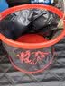 悦卡（YUECAR）洗车水桶便携式折叠水桶车用多功能户外钓鱼桶收纳桶洗车工具用品 红黑9L水桶 实拍图
