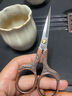 容山堂茶剪小剪刀高档茶剪刀茶叶专用剪刀迷你茶包剪茶艺剪茶叶袋剪刀 复古不锈钢梅花茶剪-古铜色 实拍图