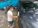 悦卡（YUECAR）手动高压便携式车载洗车机家用自助洗车器高压水枪清洗可喷洒消毒液杀菌 16L+橡胶手套+刮水板+洗车香波 实拍图