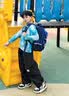 巴布豆（BOBDOG）儿童书包小学生男孩1-3-6年级女生护脊防泼水大容量减负双肩背包 宝蓝彩蓝 大号适合4-6年（送挂件+运费险） 实拍图