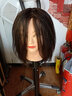 名发轩美发头模全真发学徒练手理发店假人头模特头剪发头模可烫染吹造型 12英寸【短发】黑色系 小支架+2个鳄鱼夹 实拍图