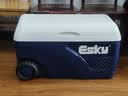 爱斯基（ESKY）车载家商用保温箱便携式冷藏户外小冰箱冰桶外卖露营野餐保鲜 65L(PU)带轮+2个350ml蓝冰+8冰袋 实拍图