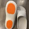 科柔KENROLL防滑拖鞋家居浴室轻薄漏水孔洗澡拖男女小鲨鱼四季凉拖 贝壳灰 39-40 【脚宽/卡码的，建议拍大一码】 实拍图