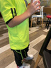 懿派儿童运动紧身衣训练服男女童足球篮球服四件套健身速干衣YIPAI 19205荧绿+黑绿 四件套 22码110CM30斤左右 实拍图