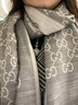 GUCCI 古驰围巾 女士经典双G印花羊毛围巾 信封袋款 麻灰色 165904 3G646 1400 实拍图