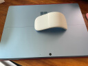 微软 Surface Arc 弯折蓝牙无线鼠标 亮铂金 弯折鼠标启动/关闭 多指触控手势 电池供电 多设备兼容 实拍图