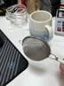 久堂日式不锈钢茶漏茶滤茶叶过滤网手工藤编茶漏茶道茶盘配件茶隔器 白柄大号不锈钢茶漏（加底座） 实拍图