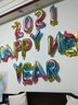 心翼（XINYI）2024新年龙年气球节日跨年装饰公司年会派对背景学校装扮活动布置 2024新年渐变彩虹色字母气球 实拍图
