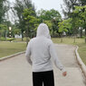 梦多福防晒衣女夏季男女冰丝电瓶车防晒骑行防紫外线修身高弹户外防晒服 浅灰-【可拆帽檐】 适用于80-140斤（冰感） 实拍图
