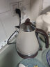 德龙（Delonghi）电热水壶 复古系列烧水壶 家用办公室 304不锈钢  KBO2001.BG 奶油白 实拍图