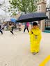 英玛仕（ENGMARSS）儿童雨衣6-12岁小学生雨披男童女童长款带书包位雨衣幼儿园3-6岁 黄色【双帽檐+书包位+拉链+按扣 XL 1件 （适合身高110-130CM) 实拍图