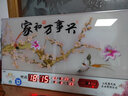 康巴丝（Compas）冰晶数码万年历2025卫星自动对时万年历钟客厅电子挂钟夜光日历表 冰晶-家和梅花 37英寸彩灯款95*55厘米 实拍图