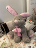 艾乐兔美国兔子公仔玩偶特大号娃娃毛绒玩具兔兔生日礼物送女友老婆闺蜜 浅灰色美国兔公仔 1.3米 实拍图