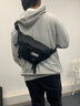 回力（Warrior）胸包男大容量功能男包休闲百搭斜挎包日系简约小背包女单肩包运动 黑色+猩猩挂件 实拍图