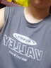 真维斯背心男夏季冰丝速干宽肩无袖马甲男士宽松加大码网眼运动跨栏坎肩 深灰(创意笔触) XL (建议135-155斤左右) 实拍图
