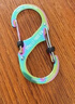 奈爱美国NITEIZE带锁8字扣C型金属户外钥匙扣快挂登山扣包调节扣创意 2#带锁彩钛色【8字扣】 实拍图